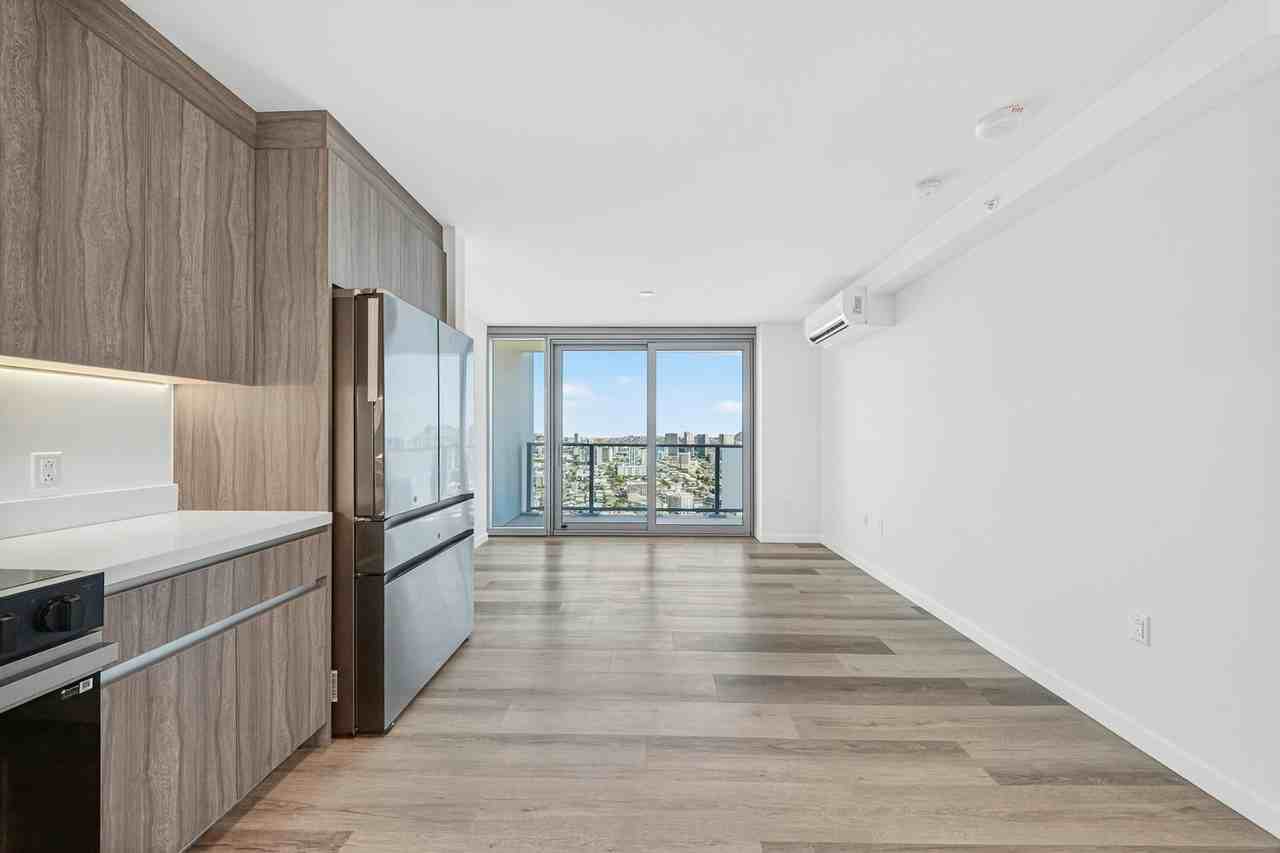 1500 Rycroft Street, Unit 3505 - Photo 4 of 34