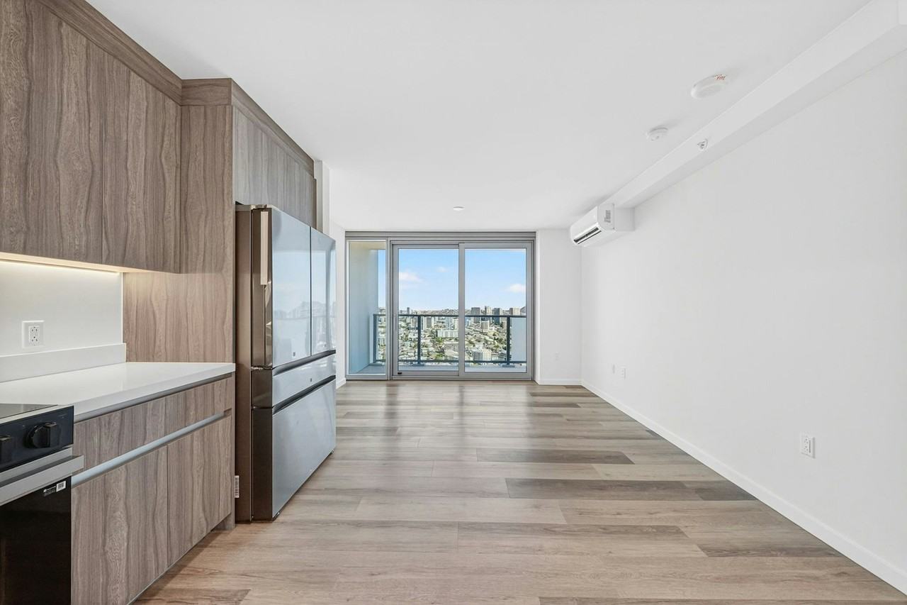 1500 Rycroft Street, Unit 3305 - Photo 5 of 34