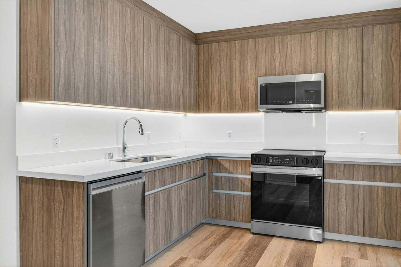 1500 Rycroft Street, Unit 3305 - Photo 6 of 34