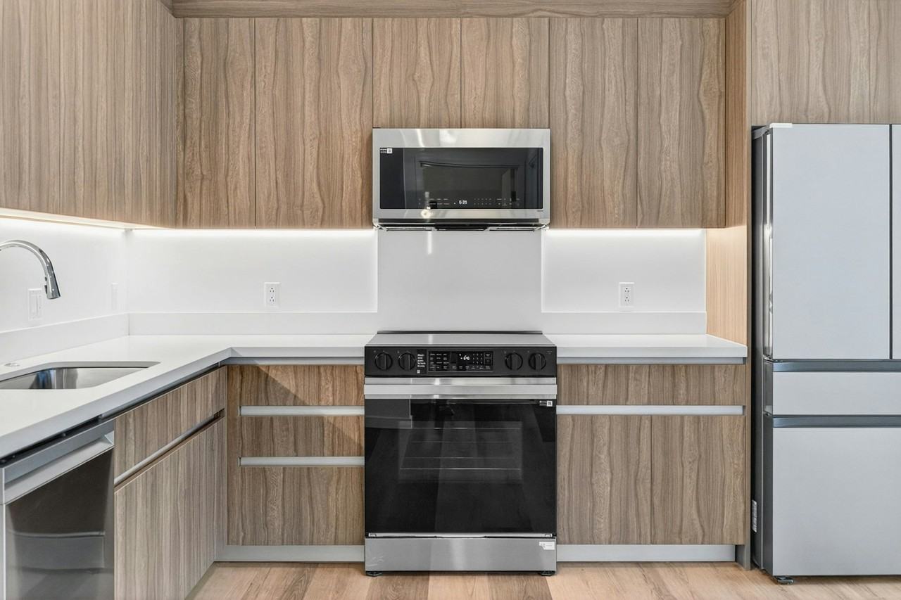 1500 Rycroft Street, Unit 3305 - Photo 7 of 34