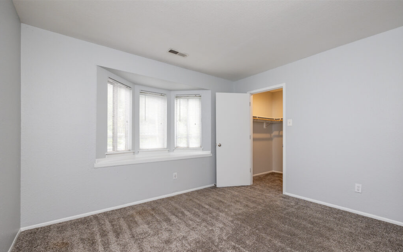 Whitehall Apartments - Photo 7 of 9