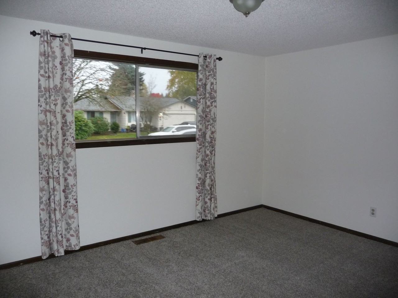 2133 Northtree Dr Ne - Photo 2 of 10