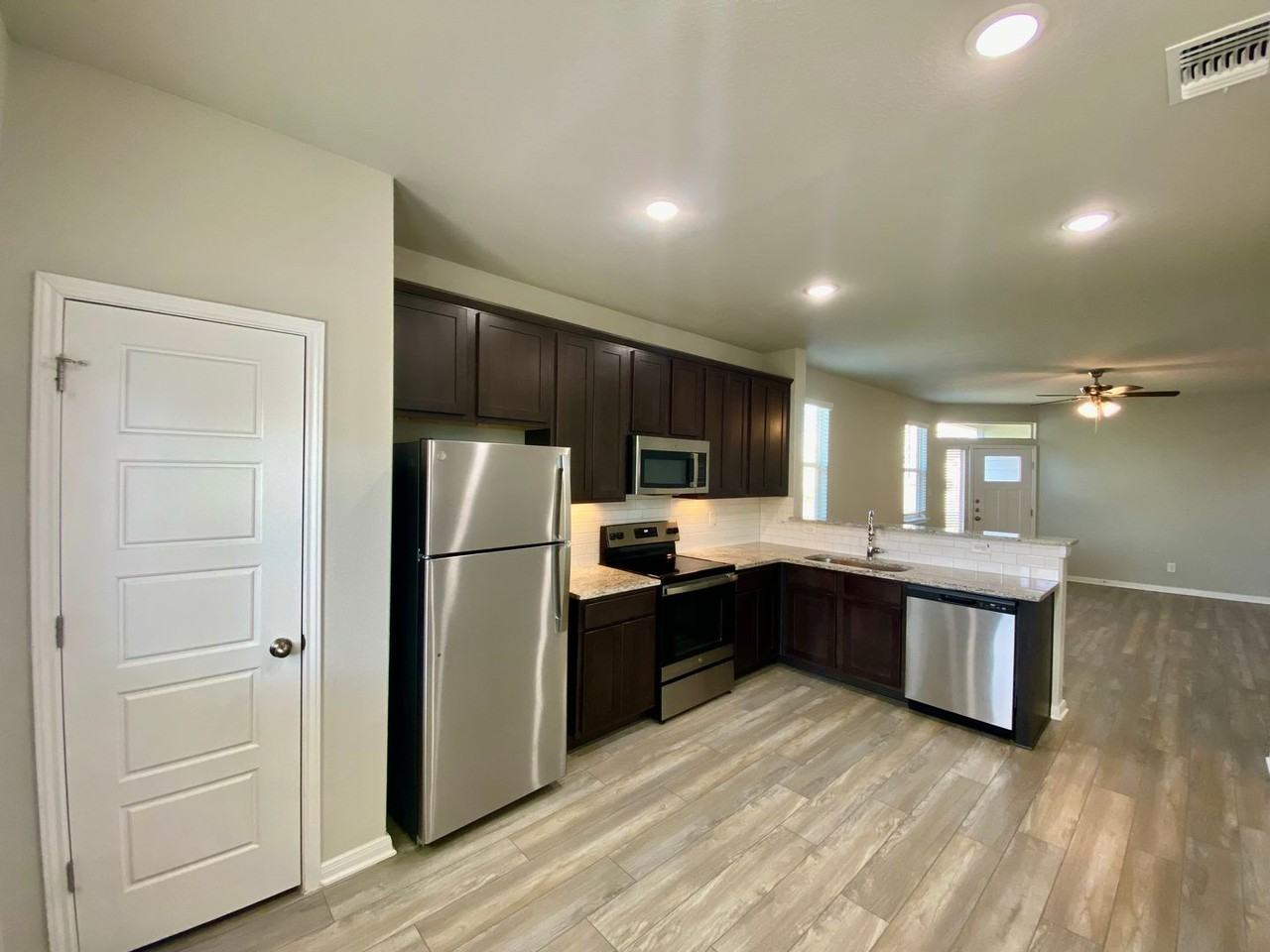 321 Caleb Ct - Photo 6 of 19