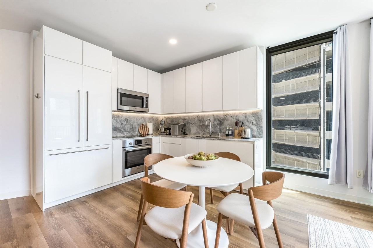 987 Queen St #502 - Photo 7 of 22