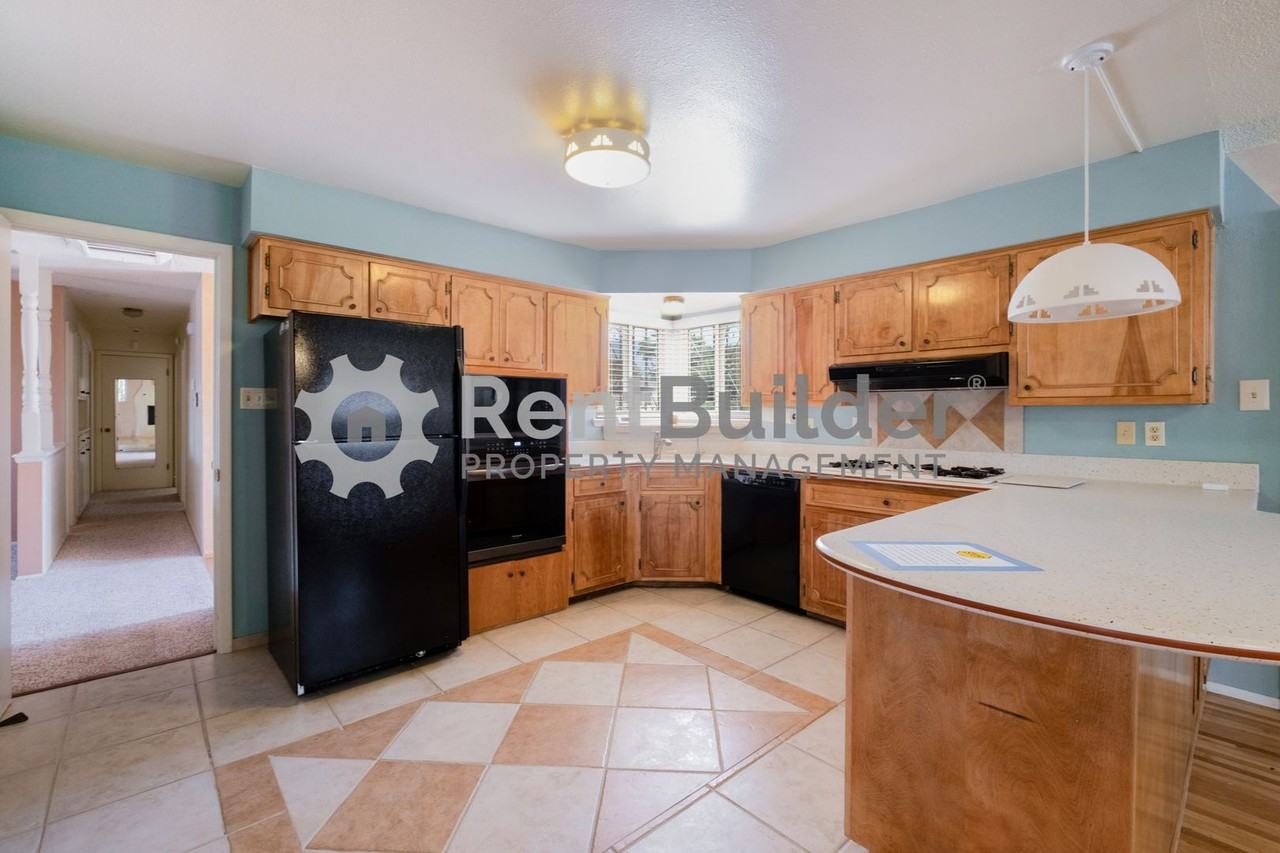 11905 Lexington Ave Ne - Photo 4 of 22