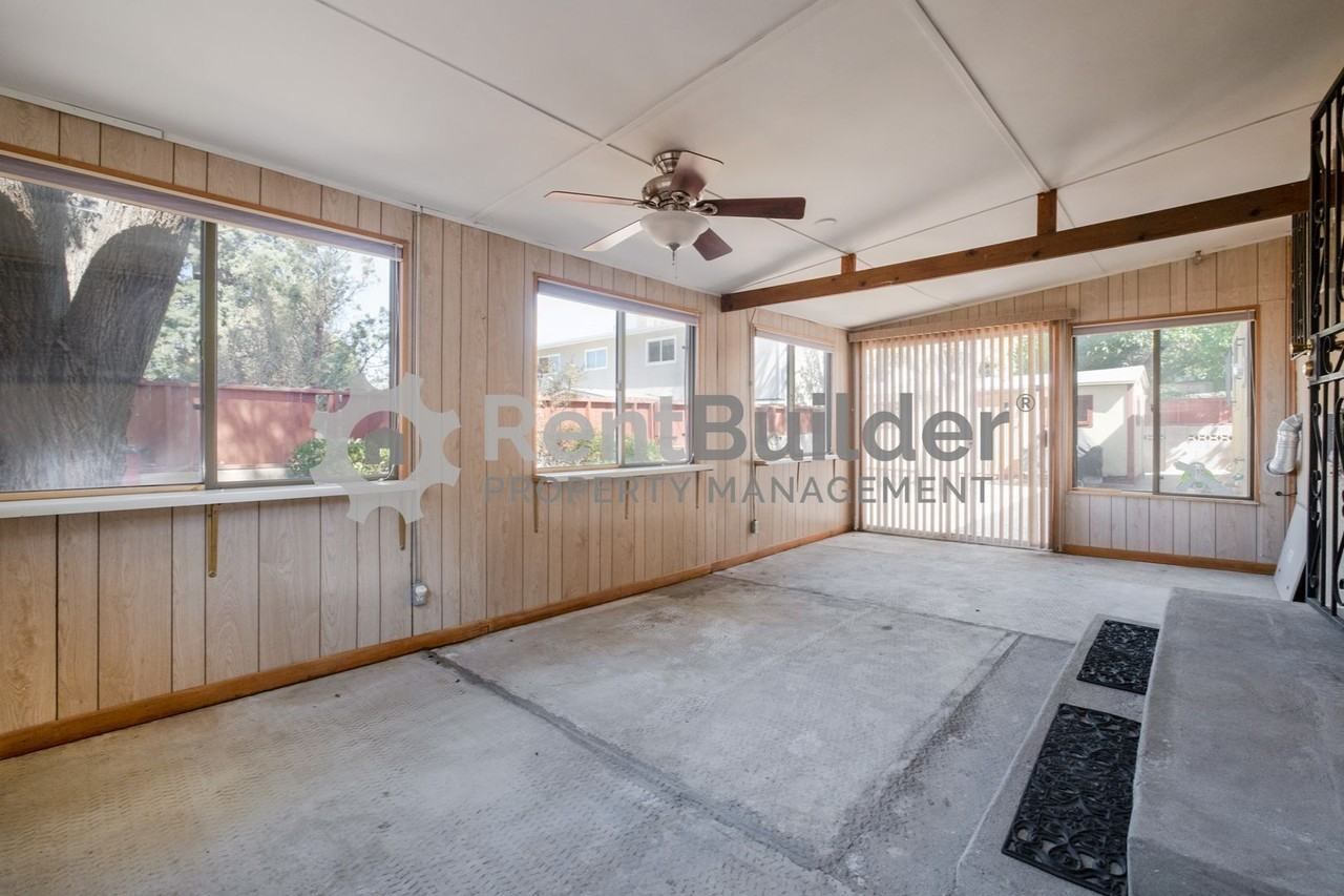 11905 Lexington Ave Ne - Photo 7 of 22