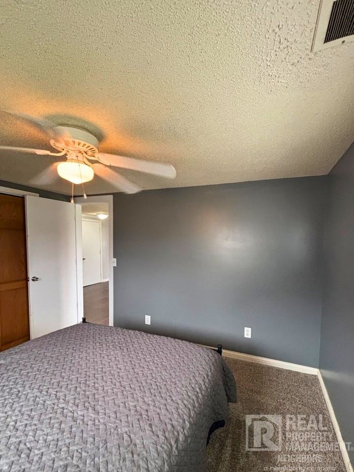 8930 Croniger St Se - Photo 3 of 27