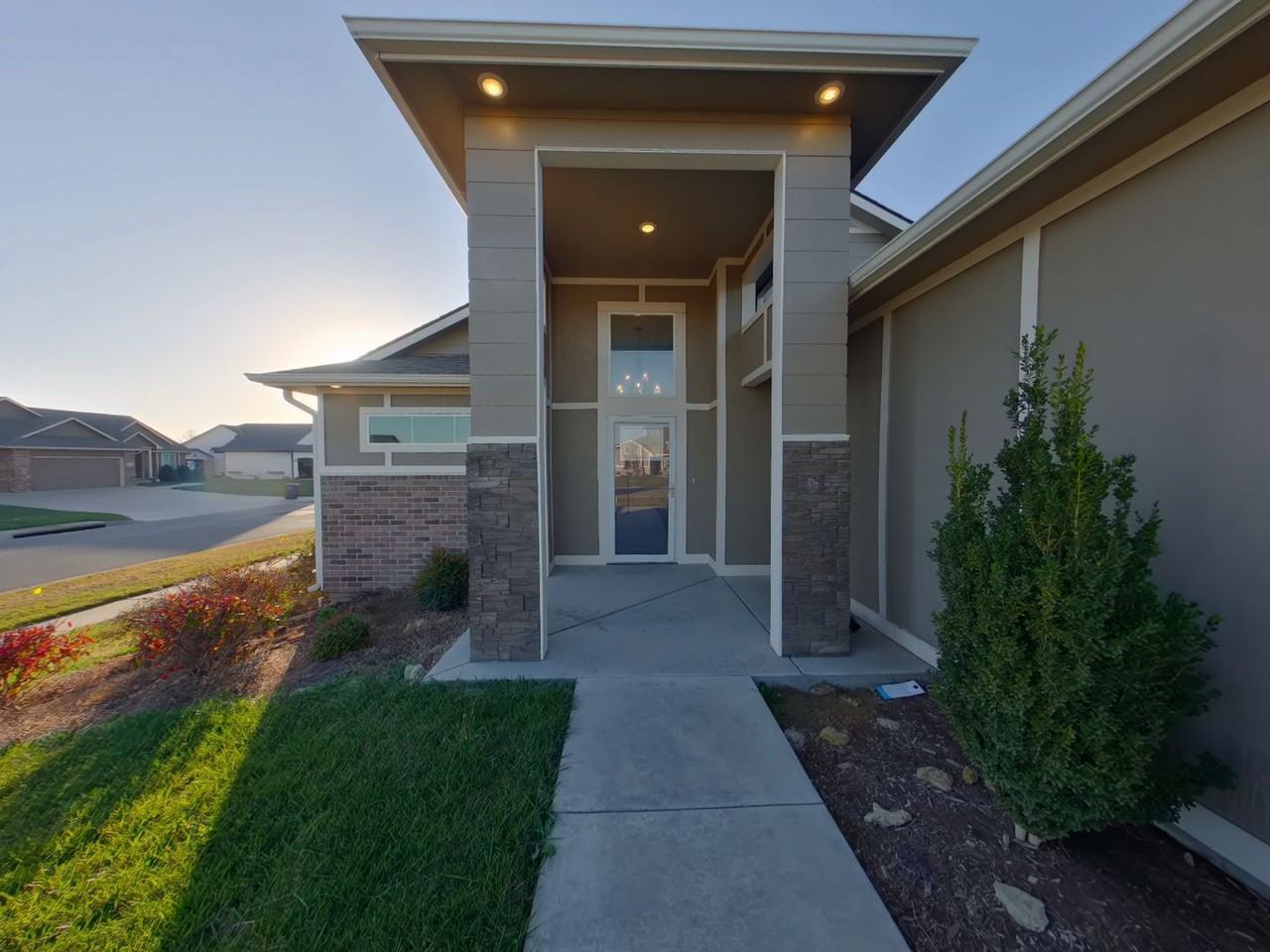 1377 South Sierra Hills Street - Photo 2 of 27