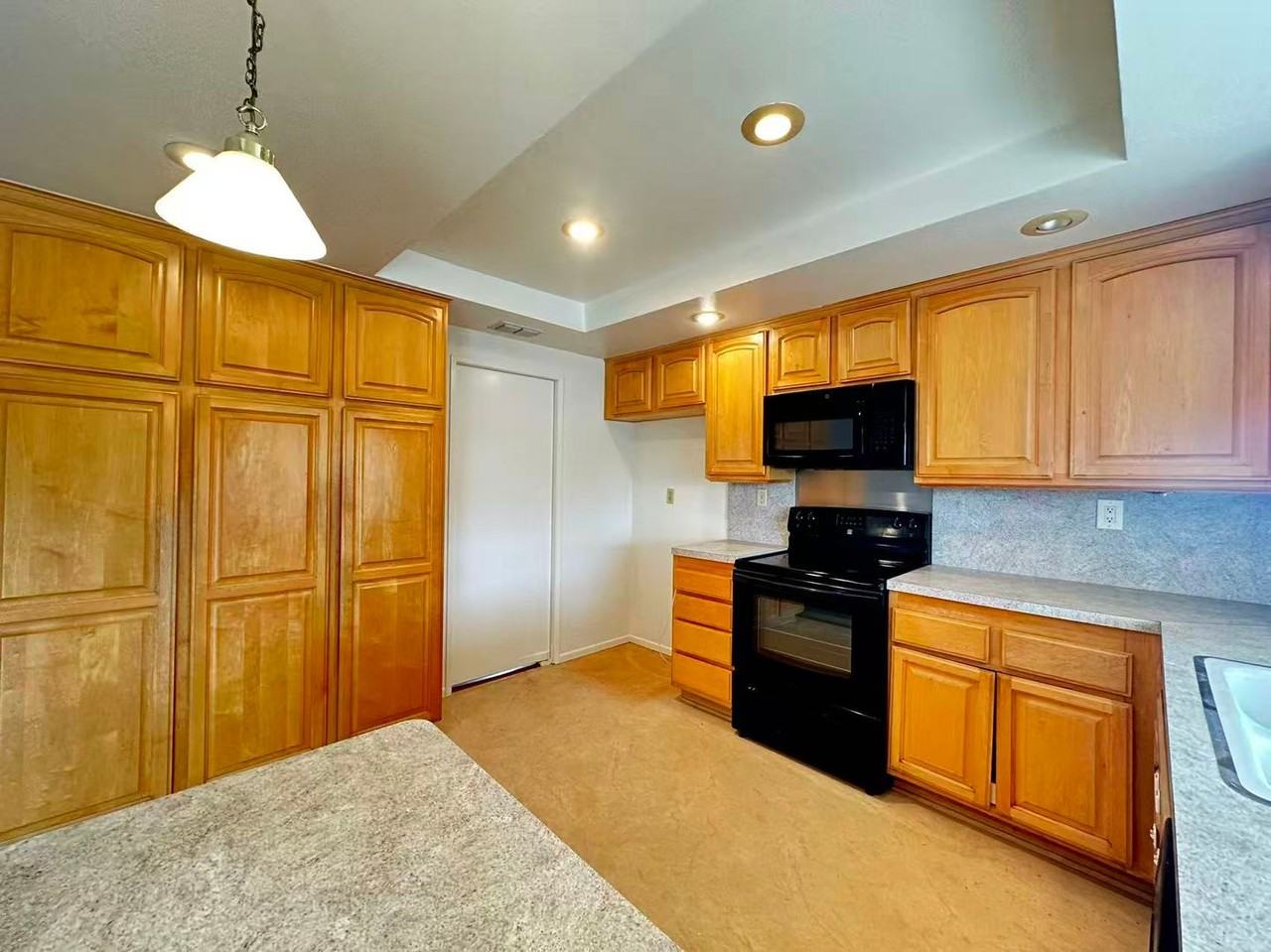 877 Golden Prados Dr - Photo 4 of 16