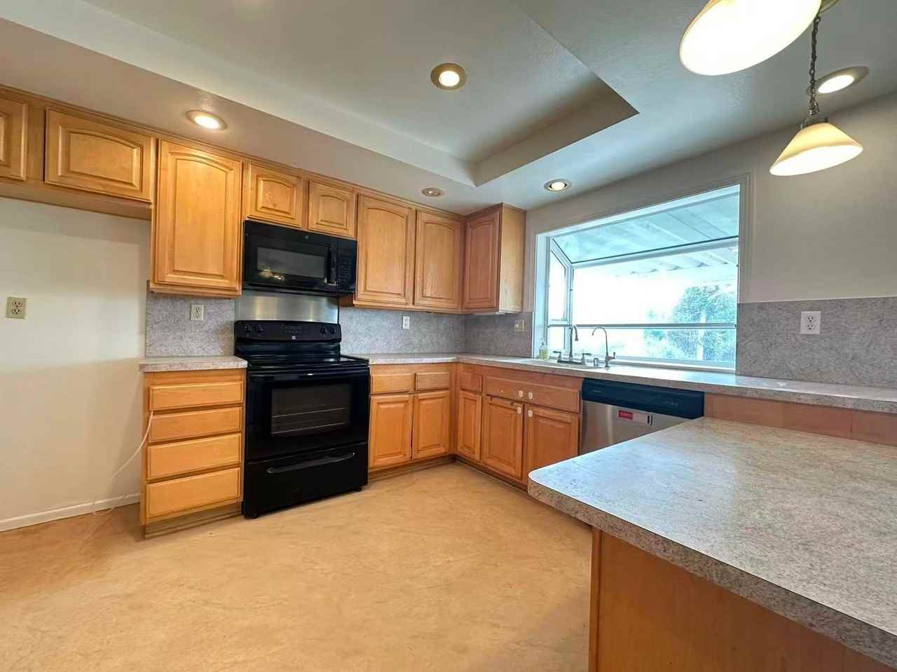 877 Golden Prados Dr - Photo 5 of 16