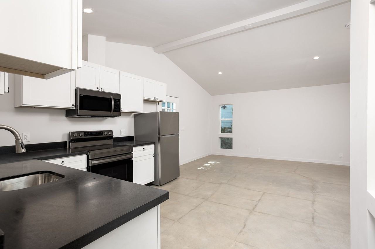 126 1/2 Franklin Ct - Photo 4 of 29