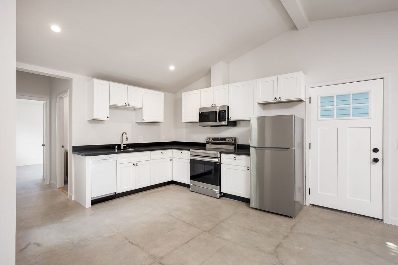 126 1/2 Franklin Ct - Photo 5 of 29