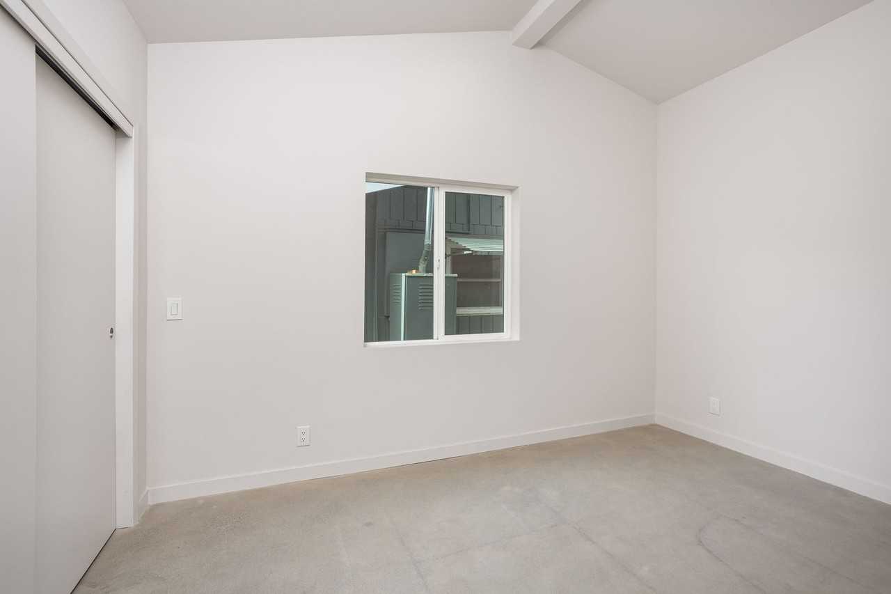 126 1/2 Franklin Ct - Photo 7 of 29