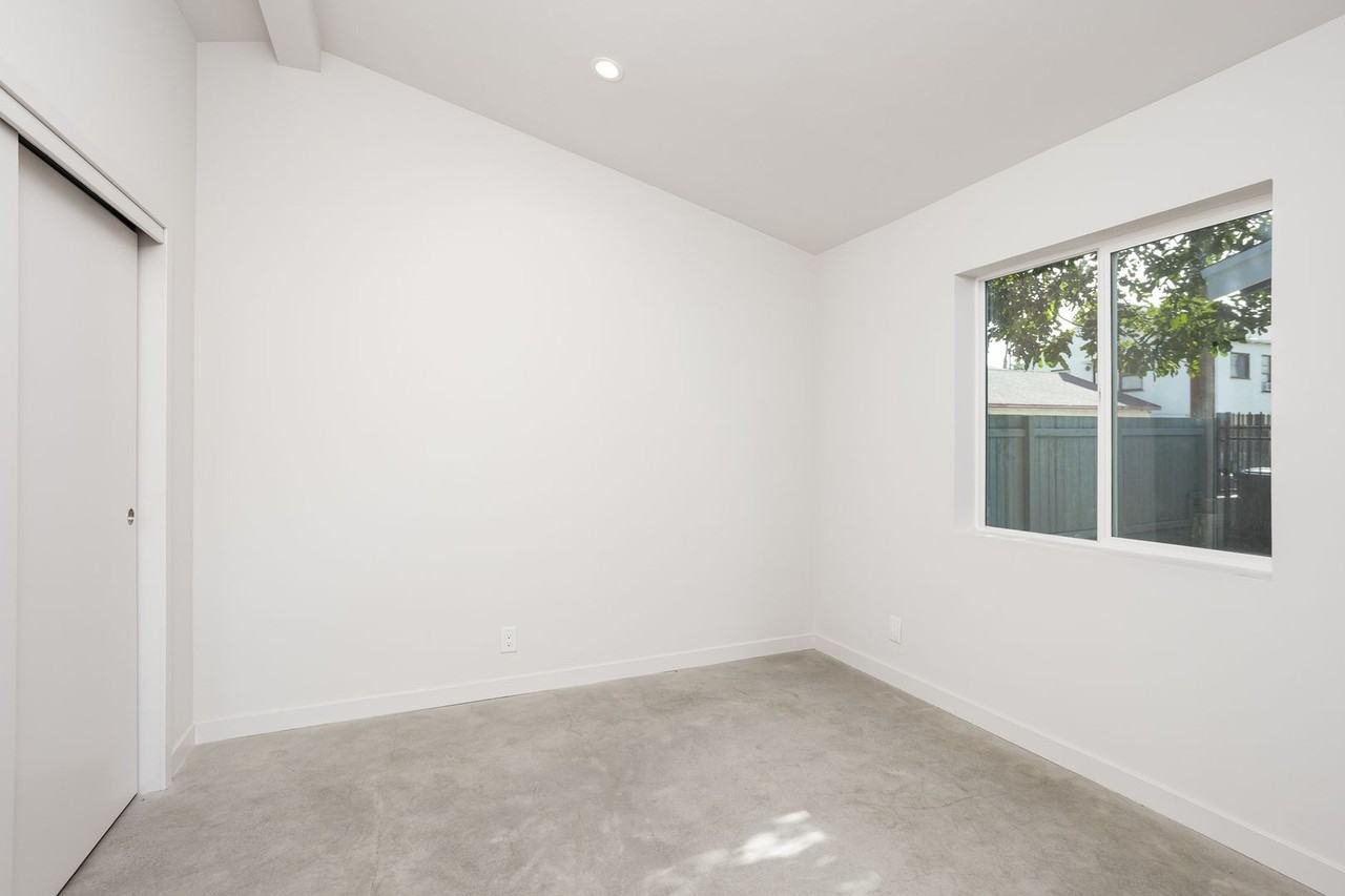 126 1/2 Franklin Ct - Photo 5 of 31