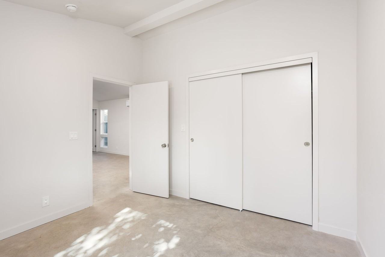 126 1/2 Franklin Ct - Photo 6 of 31