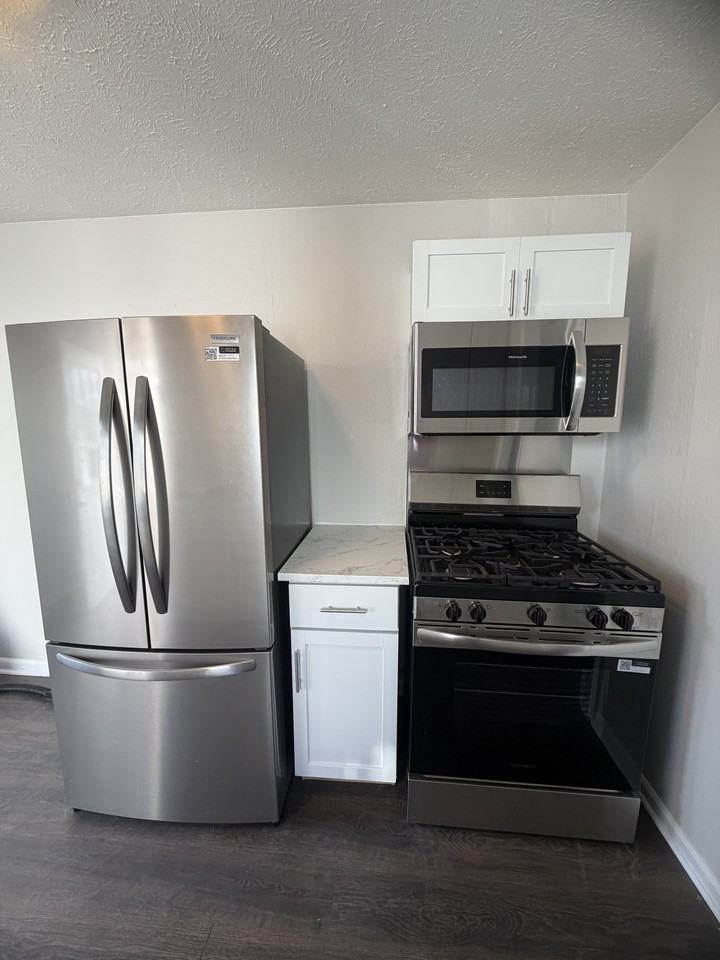 1226 1/2 Shakespeare Ave #NA - Photo 3 of 18