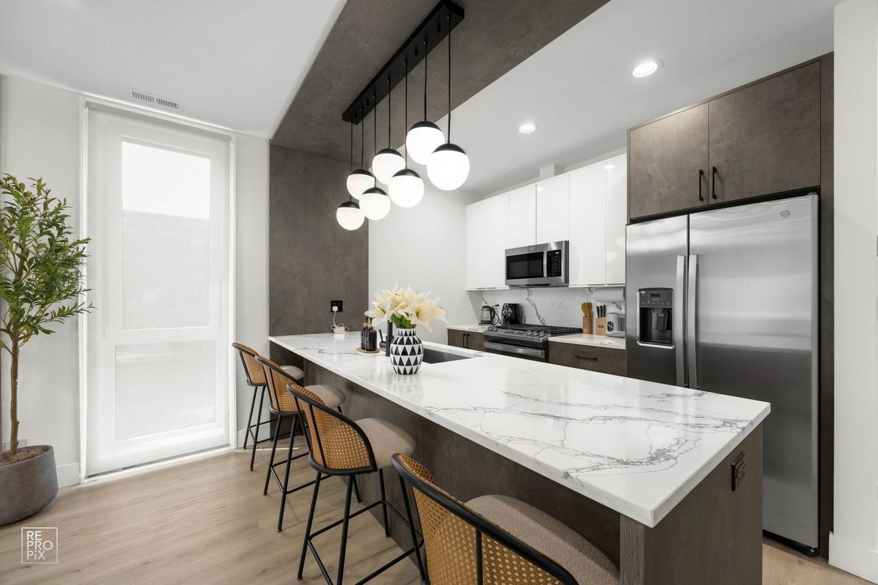 6152 S Champlain Ave #2 - Photo 2 of 9