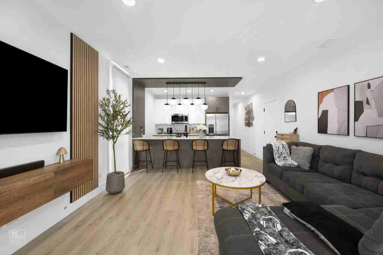 6152 S Champlain Ave #2 - Photo 3 of 9