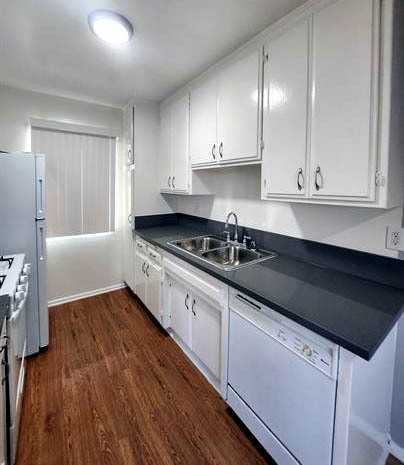 425 North Hobart Blvd. - Photo 3 of 34