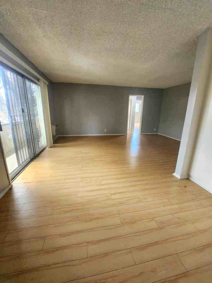 425 North Hobart Blvd. - Photo 7 of 34