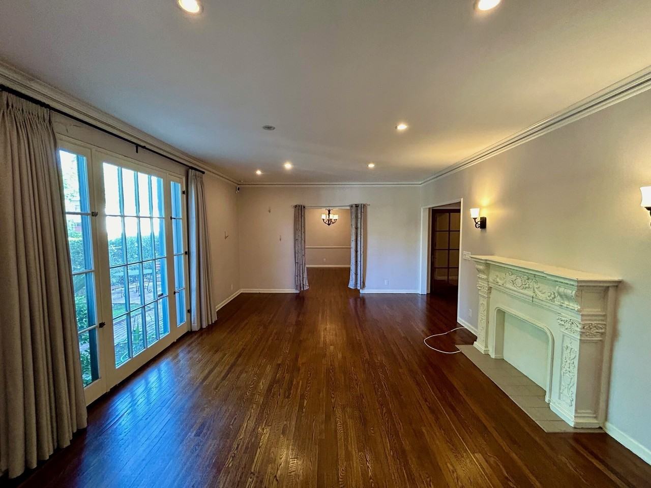 590-602 S. OAKLAND AVENUE (690) - Photo 3 of 11