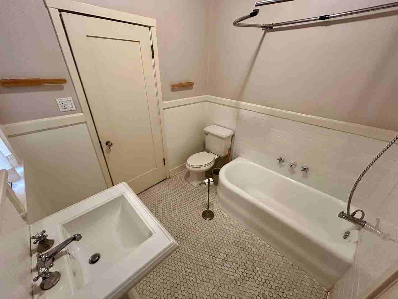 590-602 S. OAKLAND AVENUE (690) - Photo 7 of 11