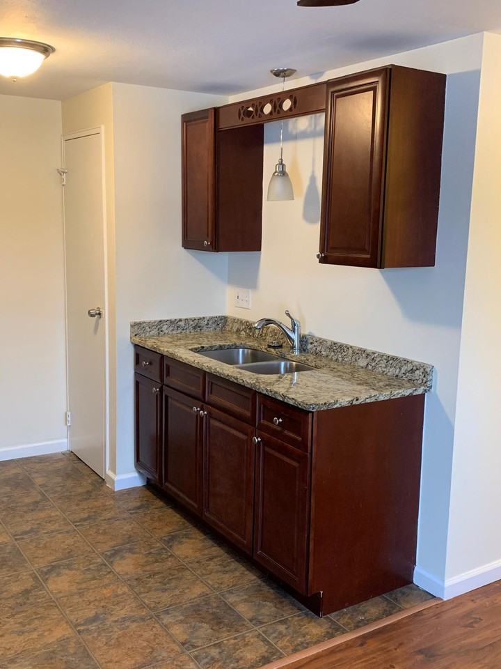 HILLVUE APTS. - Photo 2 of 16