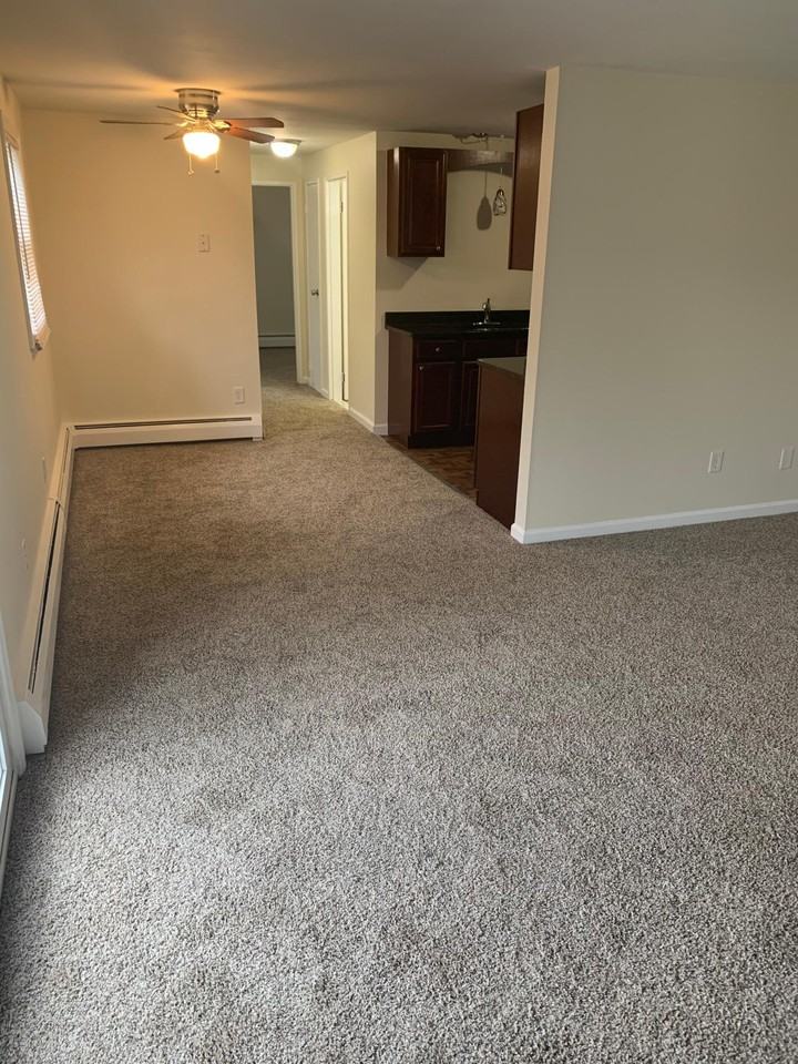 HILLVUE APTS. - Photo 3 of 16