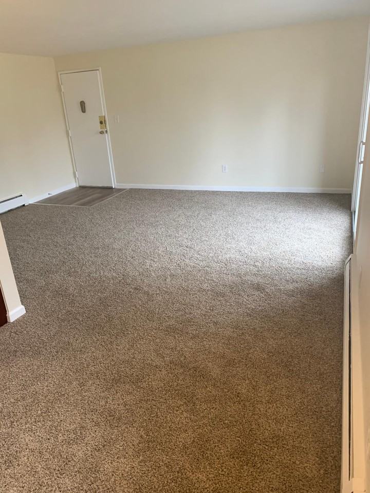 HILLVUE APTS. - Photo 4 of 16