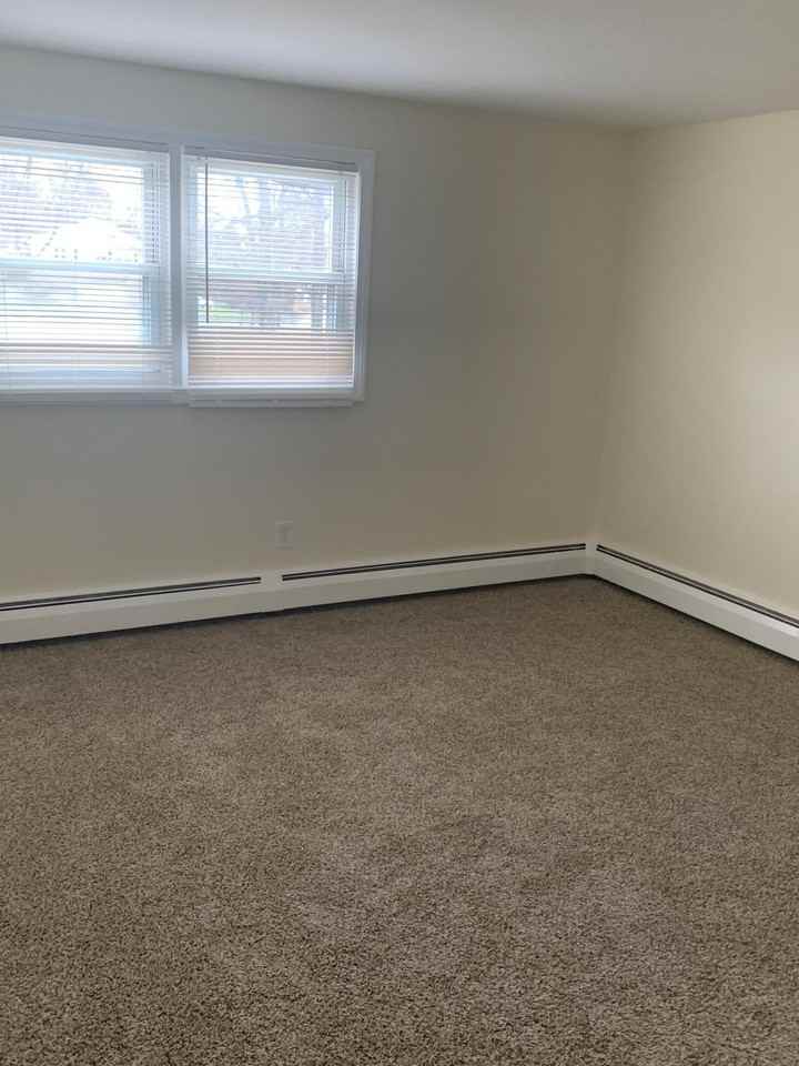 HILLVUE APTS. - Photo 5 of 16