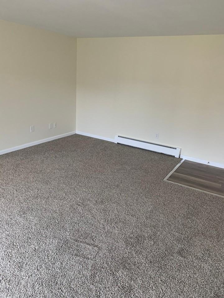 HILLVUE APTS. - Photo 6 of 16