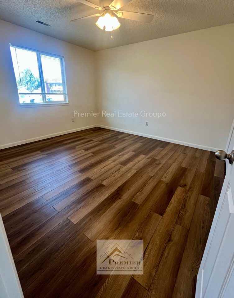 1015 Western Drive - Photo 5 of 7