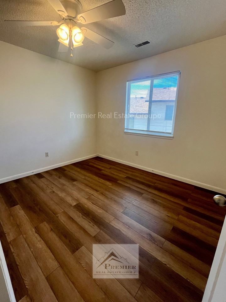 1015 Western Drive - Photo 6 of 7