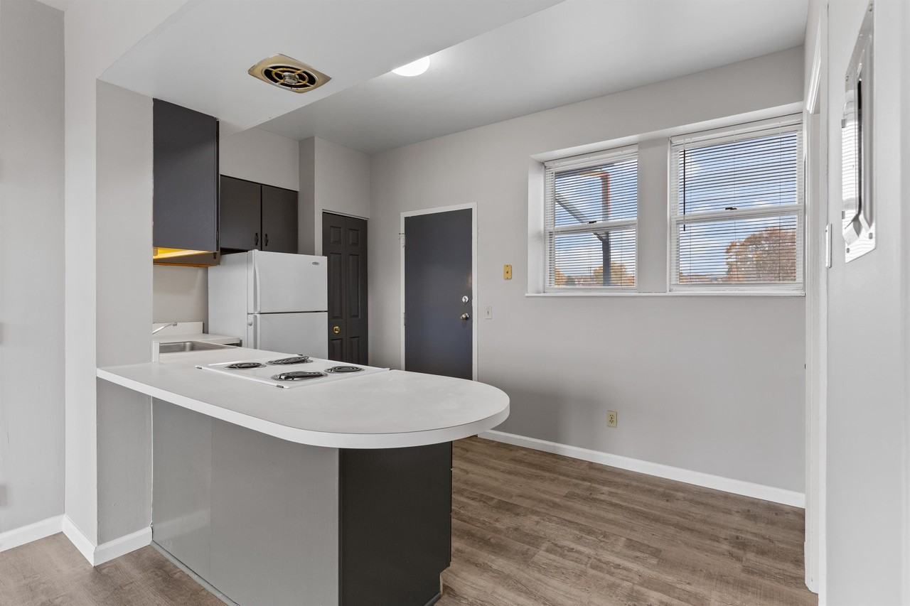 1642 S 39th St - Photo 3 of 11