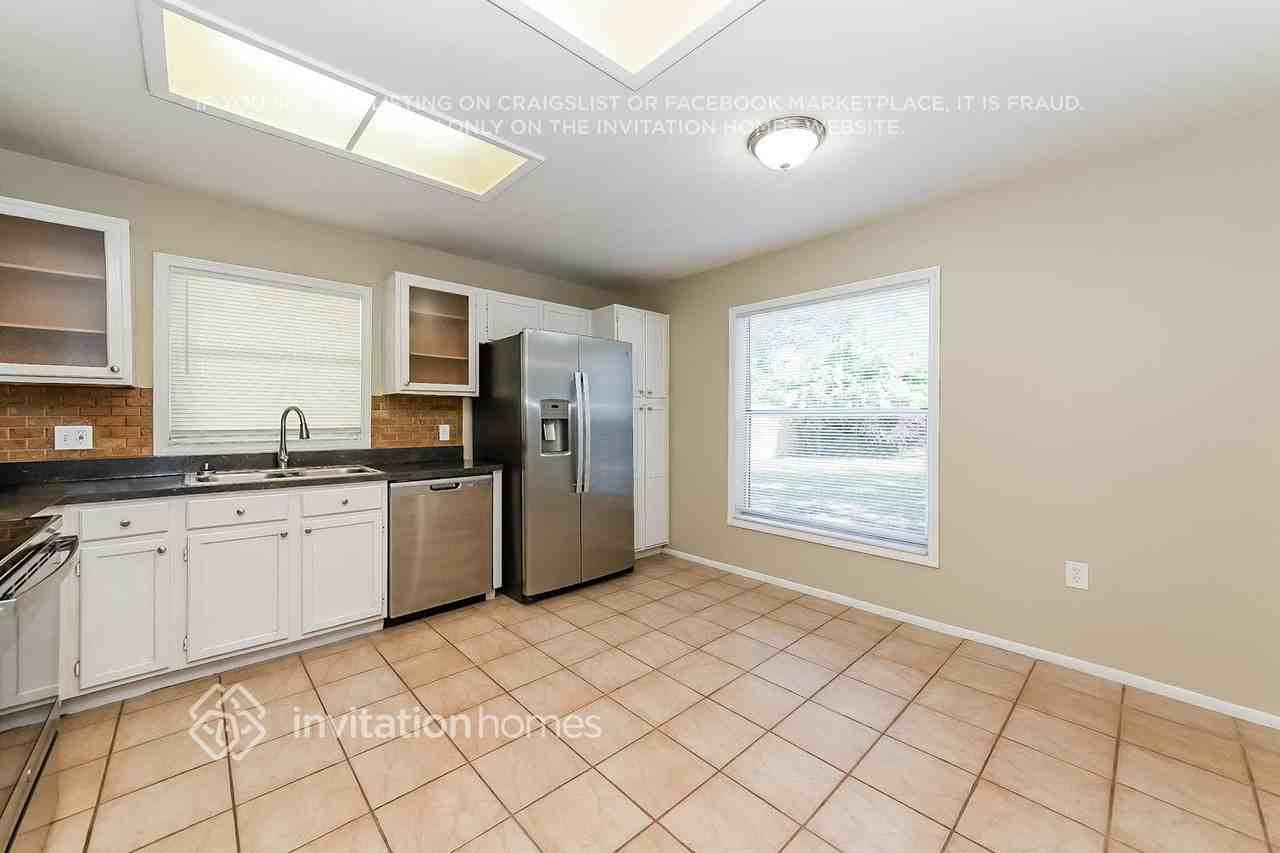 721 50th St E - Photo 6 of 17