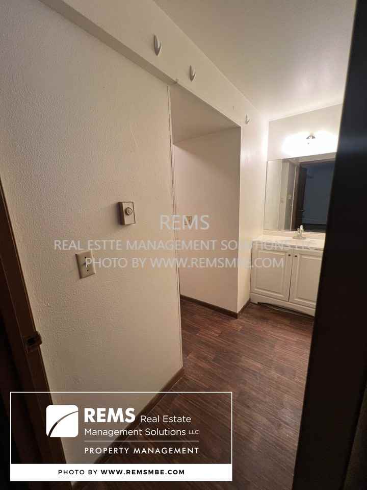 1110 Grand Avenue - Photo 4 of 7