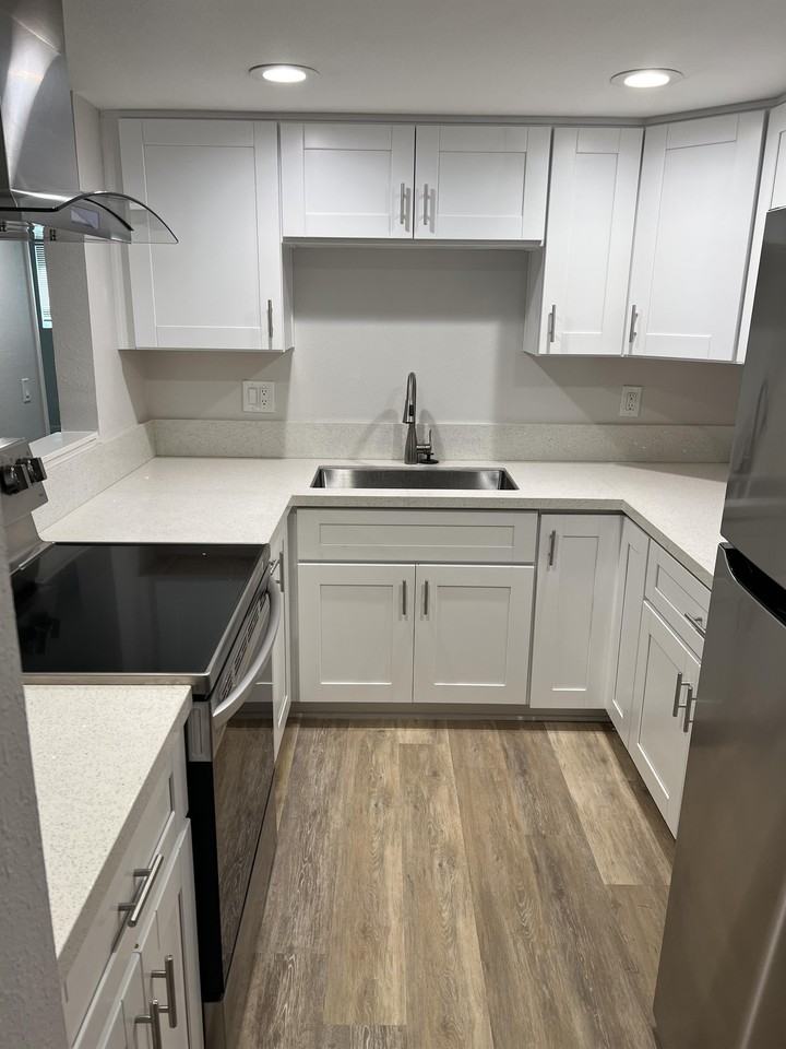 6646 Kelly Street - Photo 3 of 15