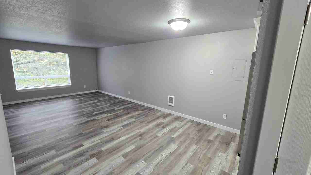 4Plex 12709 - Photo 4 of 20