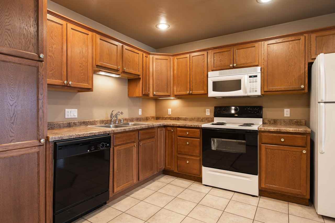 Golden Valley - 830 East Elm - Photo 2 of 13