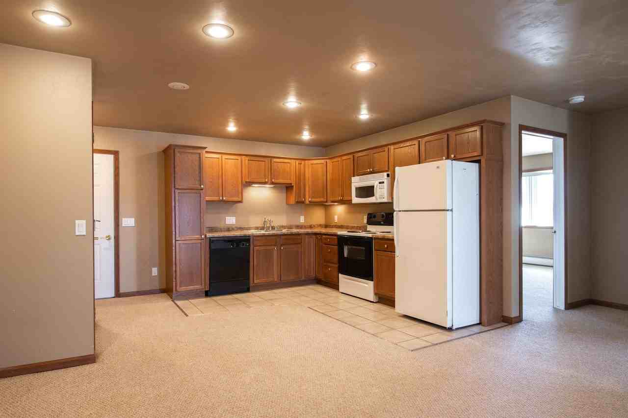 Golden Valley - 830 East Elm - Photo 4 of 13