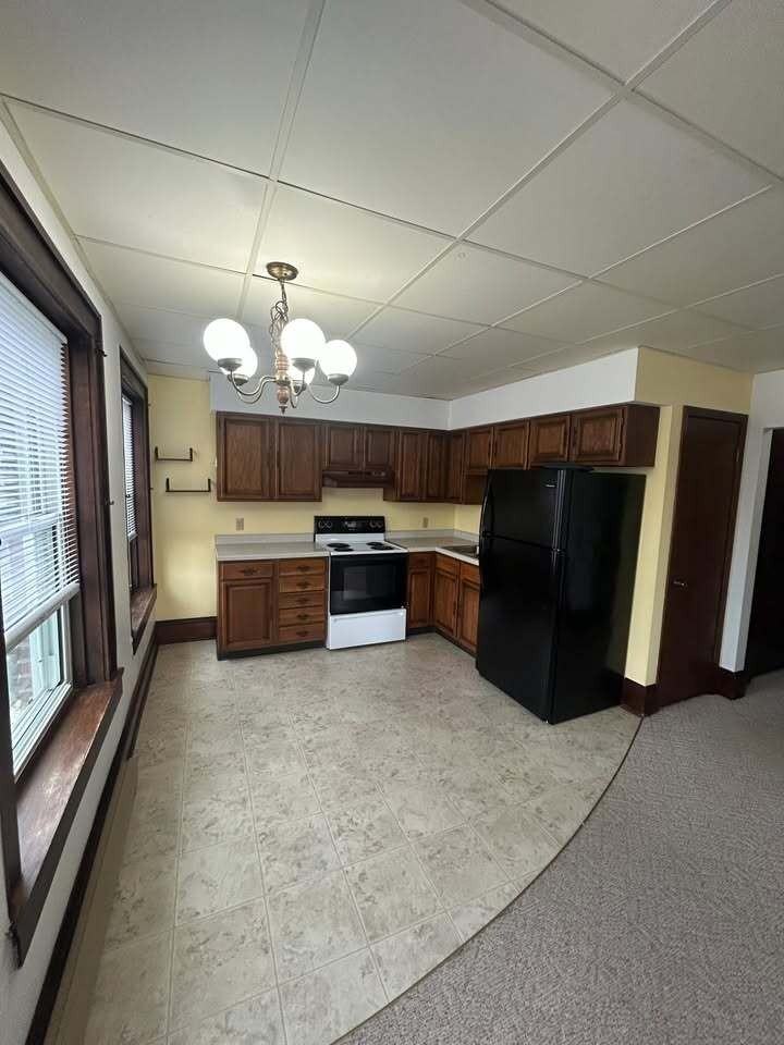 302 West Main Street - Photo 2 of 10