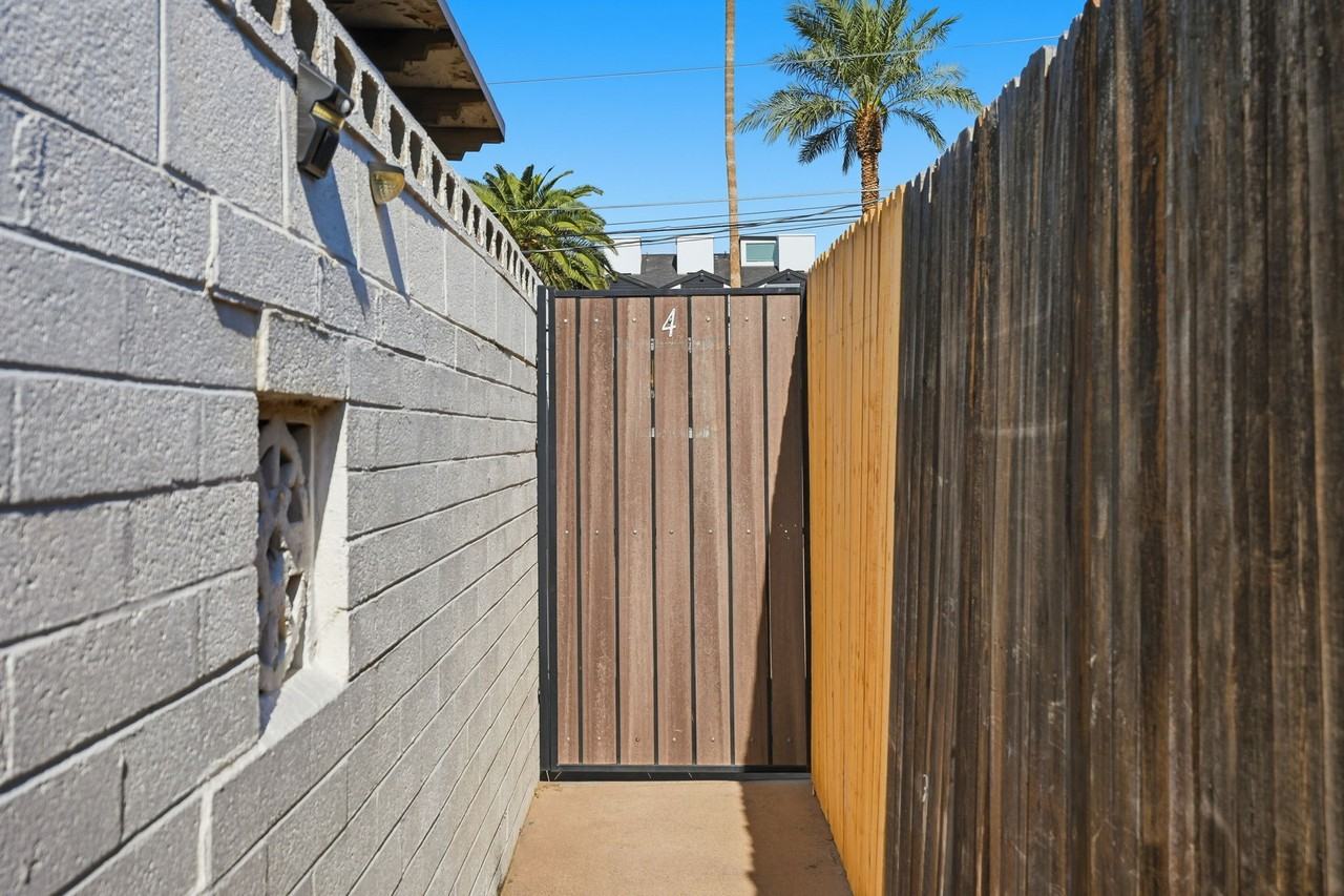 3022 North 37th Street Apt 4 - Photo 3 of 24