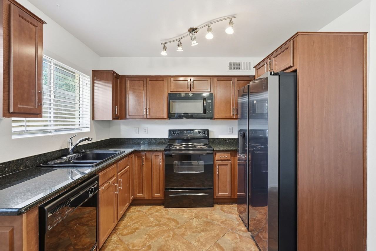 3022 North 37th Street Apt 4 - Photo 7 of 24