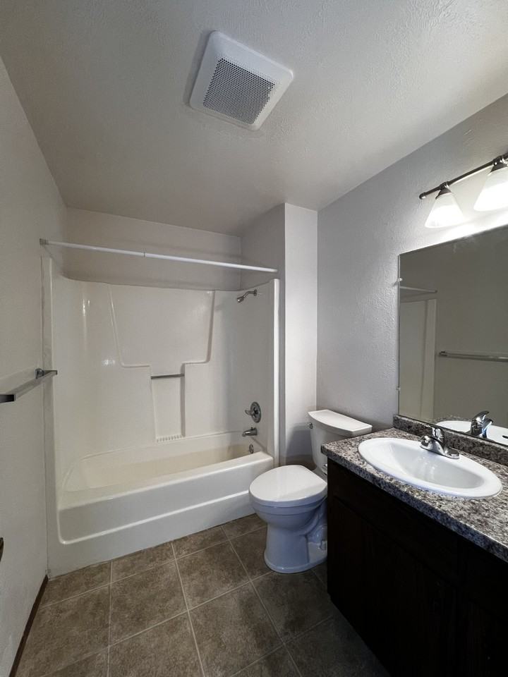 Keizer Square - Photo 5 of 9