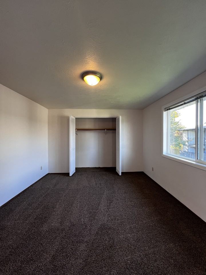 Keizer Square - Photo 6 of 9