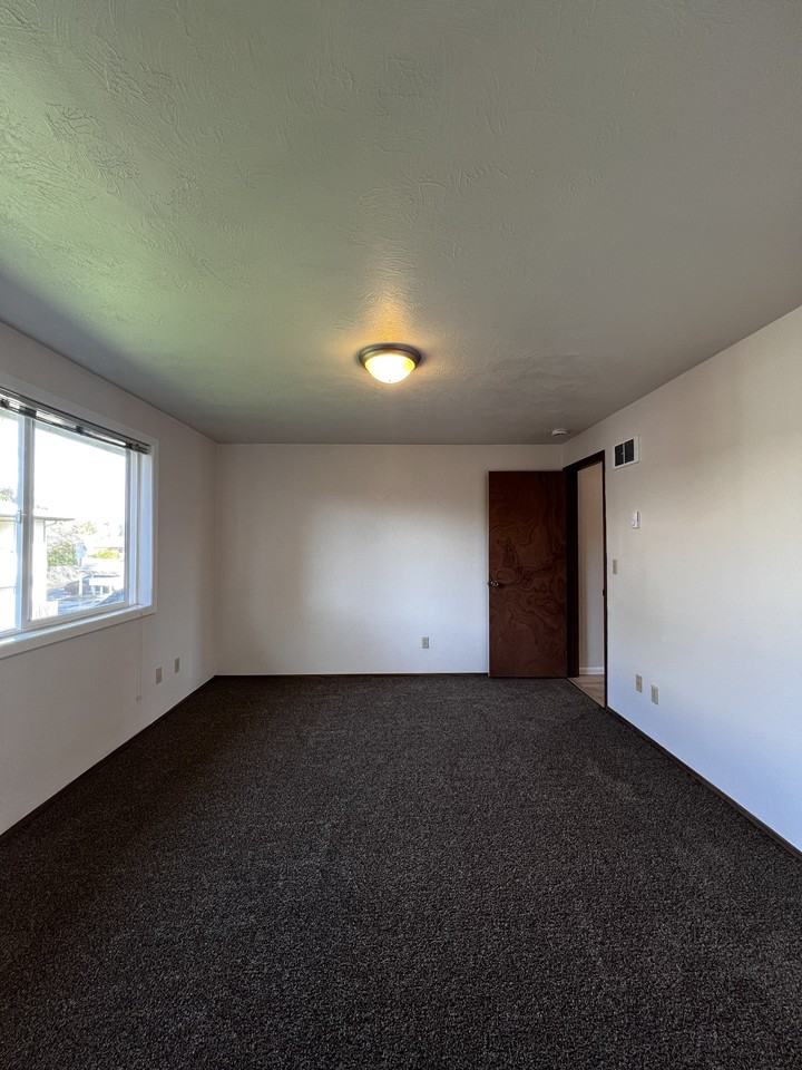 Keizer Square - Photo 7 of 9