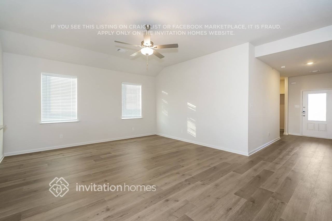 10028 Pilot Pl - Photo 3 of 17