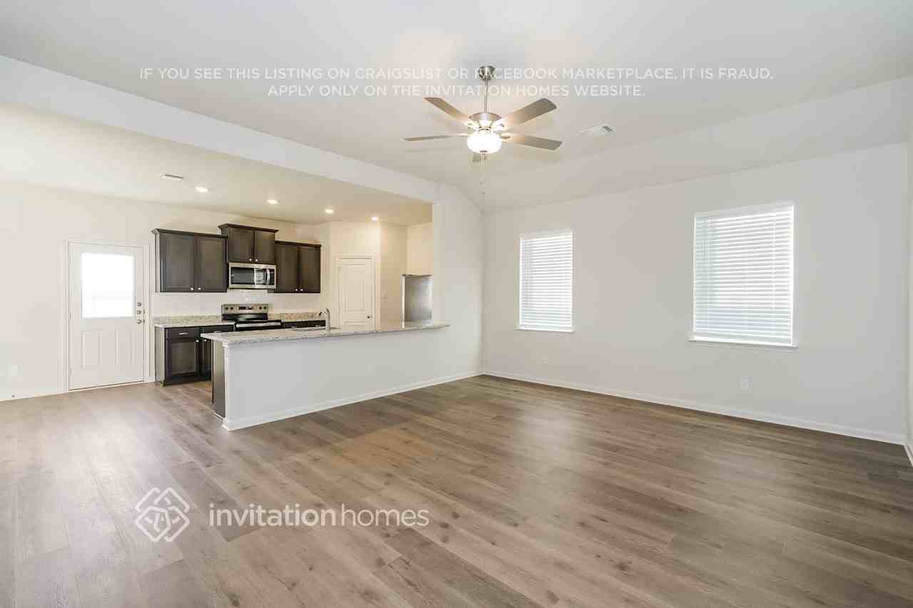 10028 Pilot Pl - Photo 5 of 17