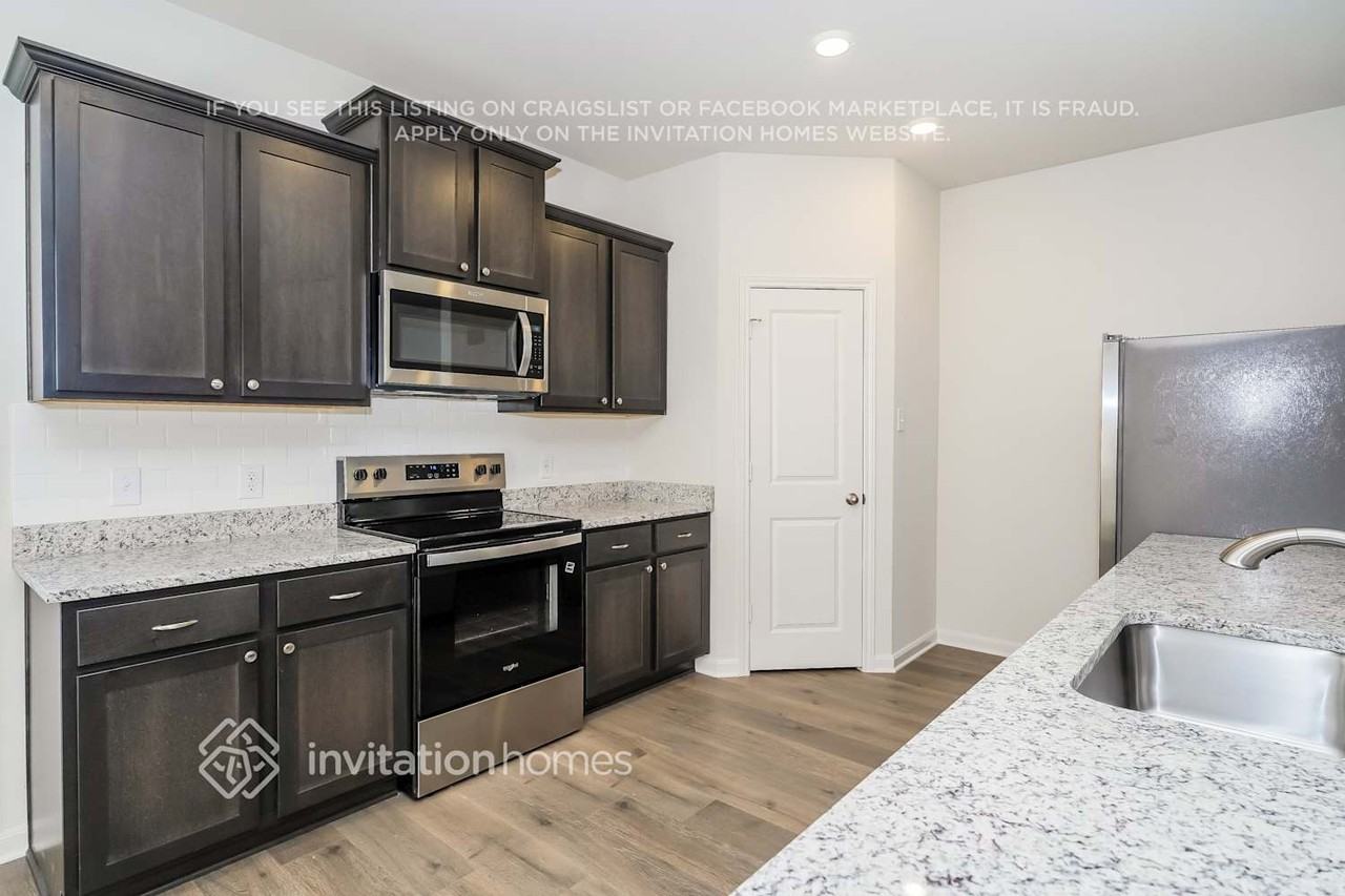 10028 Pilot Pl - Photo 7 of 17