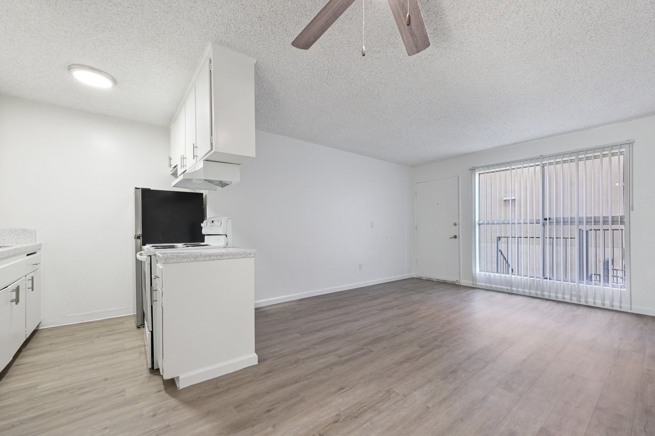 Rolando Court Apartments - Photo 4 of 24